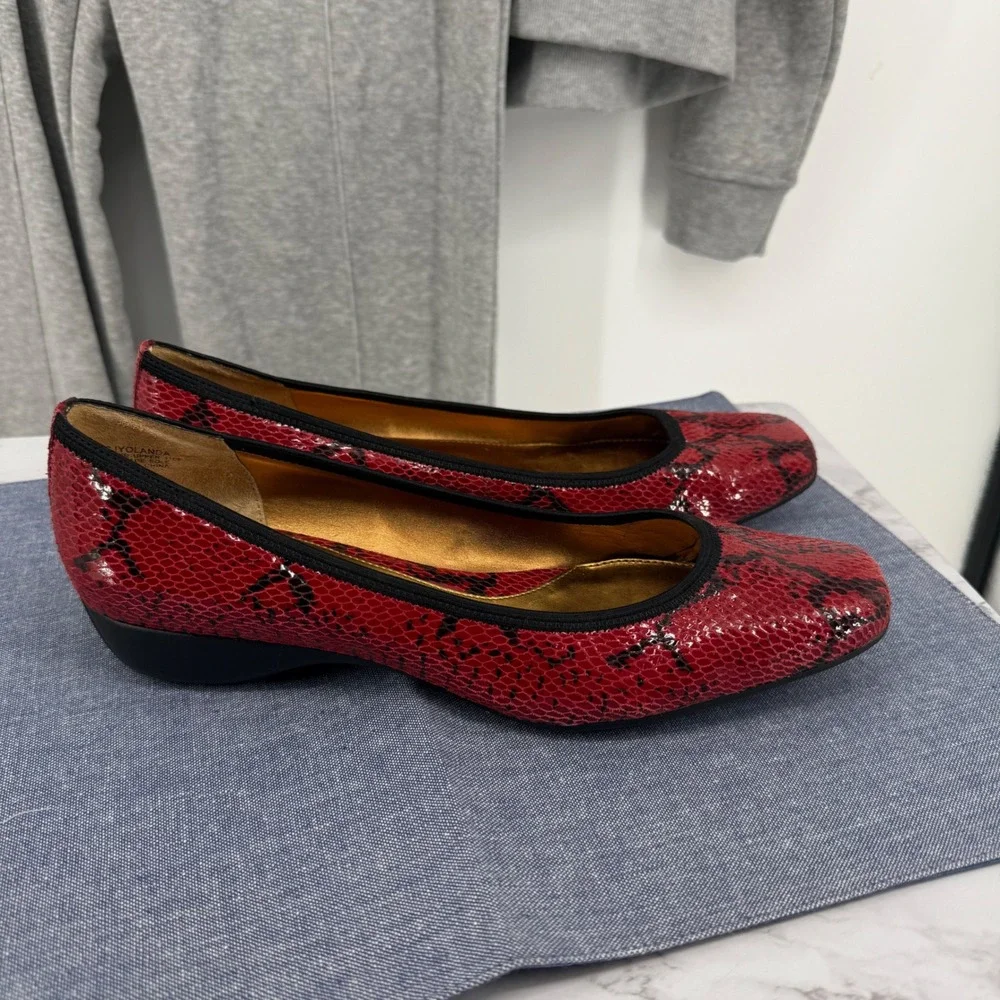 Circa Joan & David Yolanda Red Snakeskin Print Wedge 10M Pumps‎ Edgy Comfort